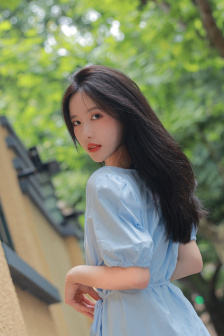 美女裸胸